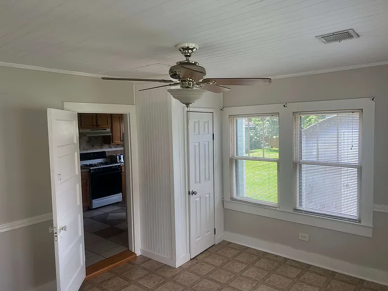 All living spaces and bedrooms have been completley repainted