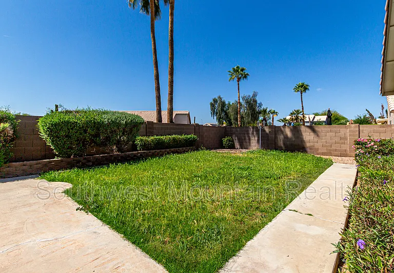 881 E Baylor Ln — Photo 30