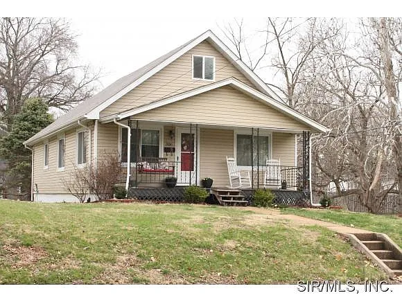306 E Center St photo 1