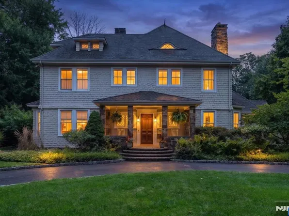 128 Westervelt Ave, Tenafly, NJ 07670