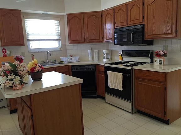 5th image of 93 Narberth Way