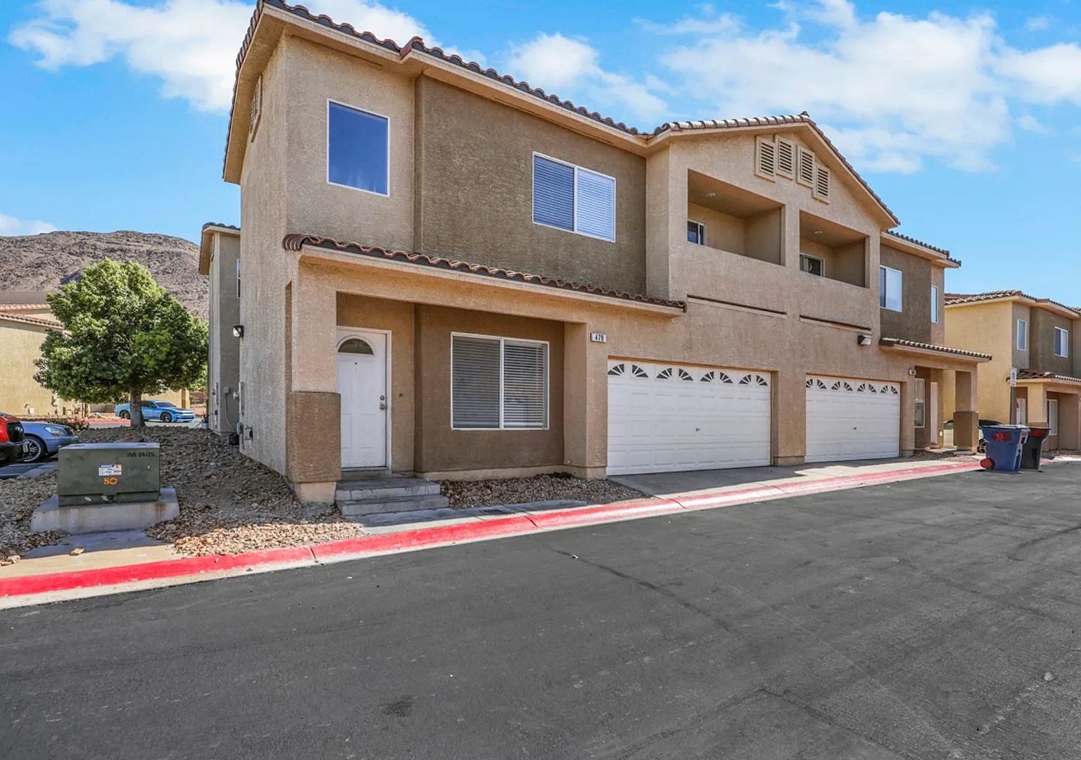 3 bedroom Townhouse — Photo 2