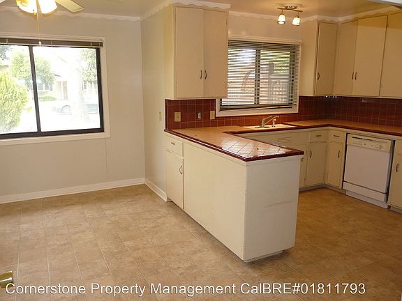2nd image of 16494 Oleander Ave