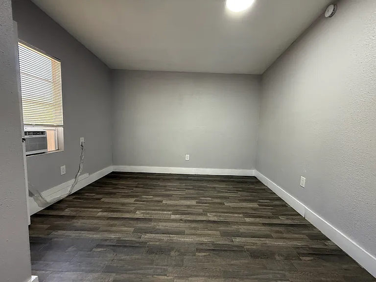 650 Riverside Dr — Photo 14