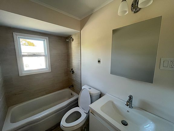 3rd image of 539 Bloomingrove Dr APT 11