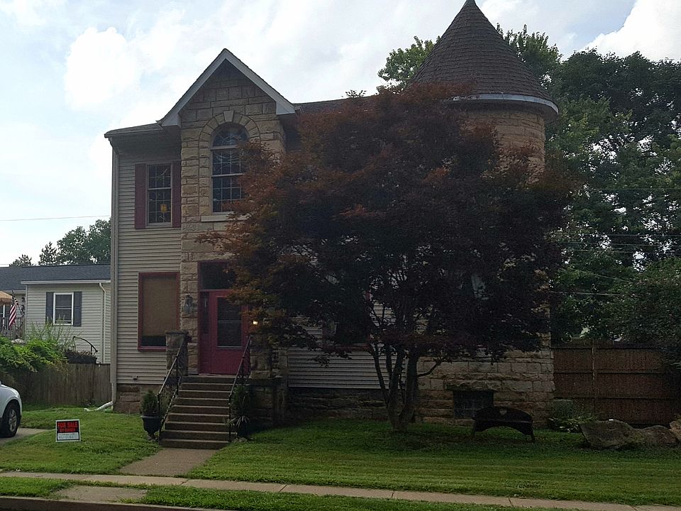 front view with driveway