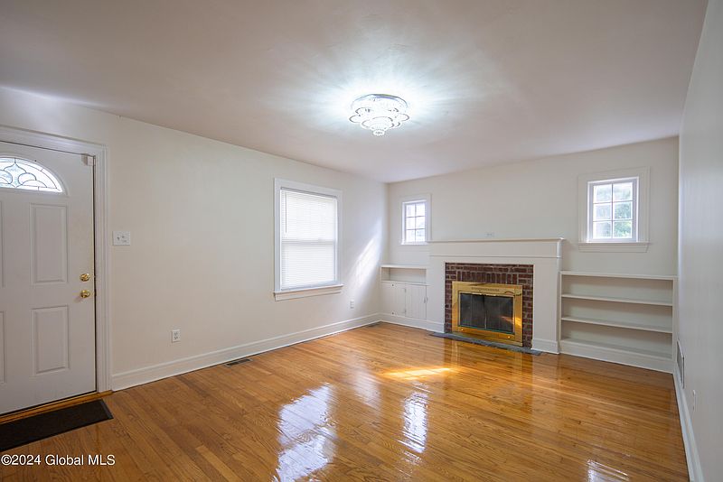 4th image of 6 Pfeil Avenue
