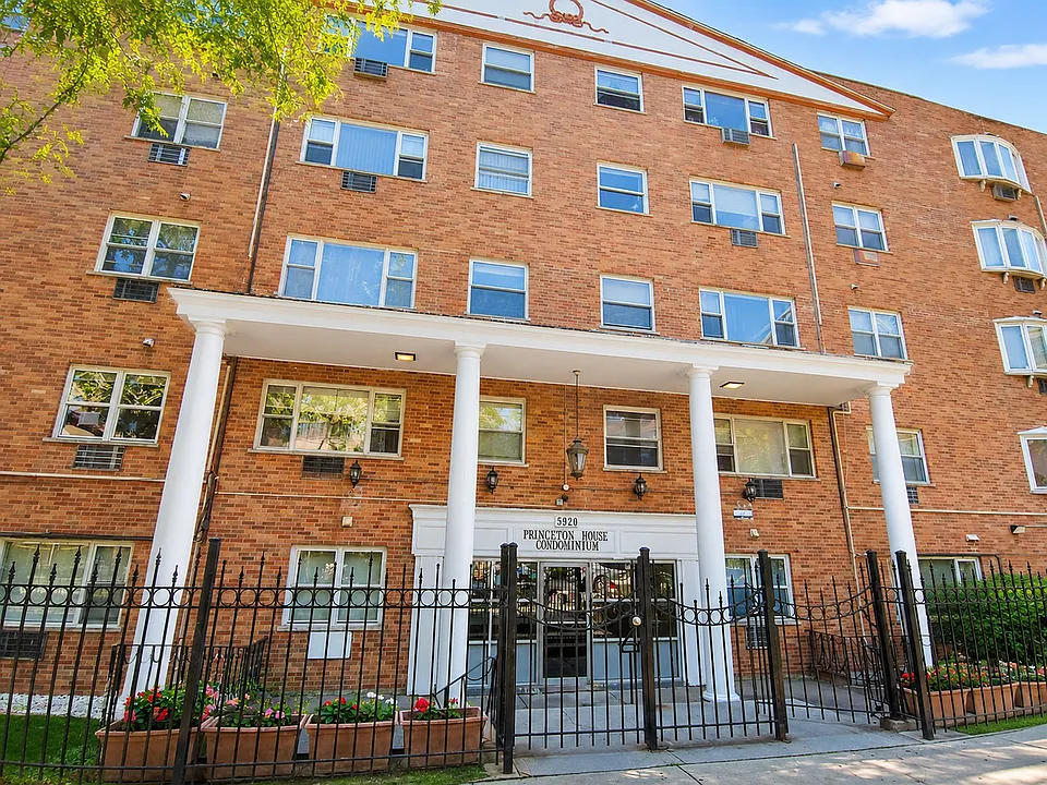 5920 N Kenmore Ave #202