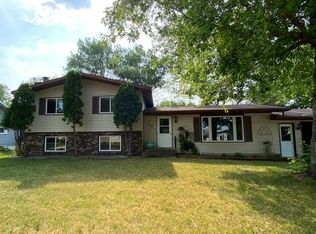 320 Eleanor Ave, Morris, MN 56267