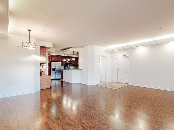 5th image of 401-1742 Federal Ave #401