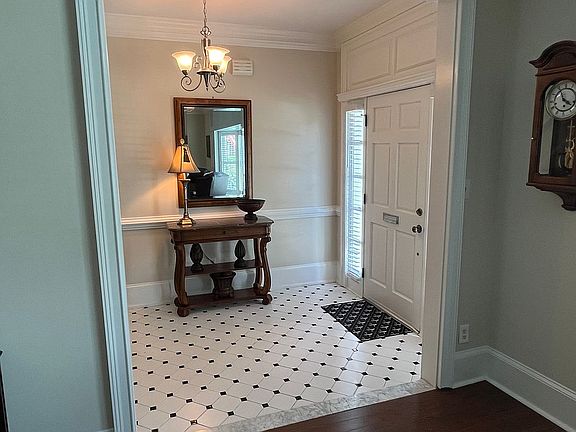 3rd image of 19 Fountain Manor Dr Unit D