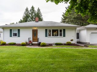 16 Vernon St, Agawam, MA 01001