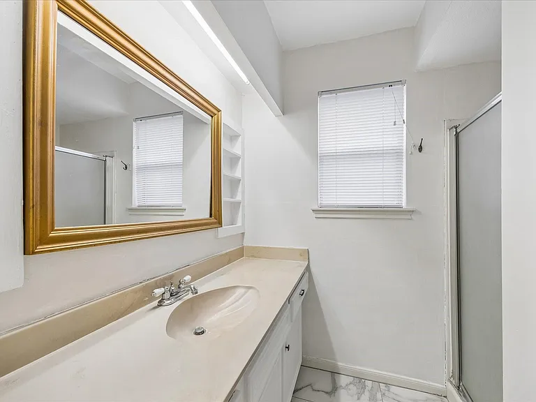 11926 Waldemar Dr — Photo 15