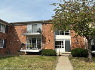 470 Fox Hills Dr N APT 8, Bloomfield, MI 48304