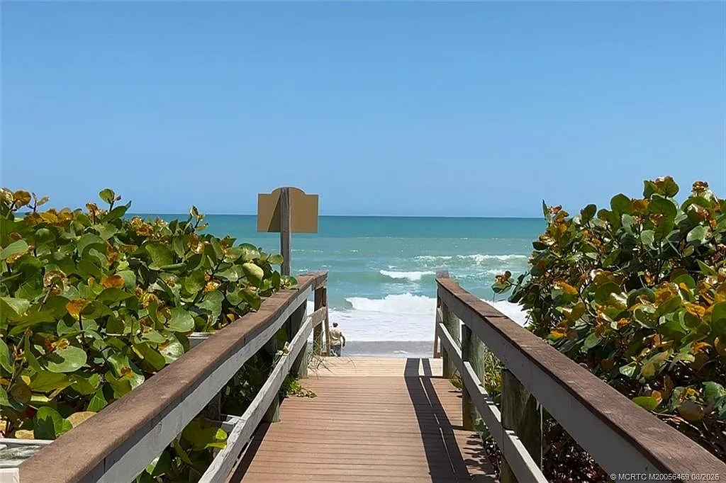2 bed, 2.0 bath, 1023 sqft, $4,000 — Photo 2