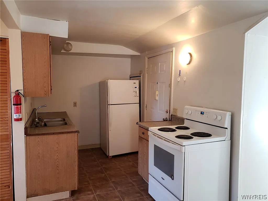 2 bed, 1.0 bath, 1000 sqft, $1,000 — Photo 2