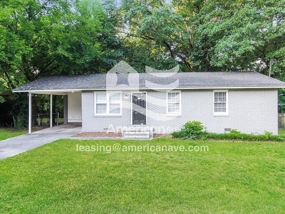 2570 Greenleaf Dr