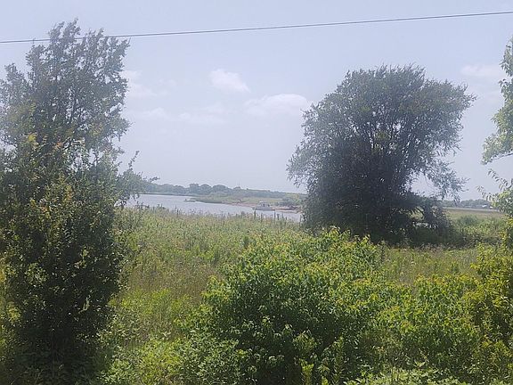 4th image of 215 Port Rd