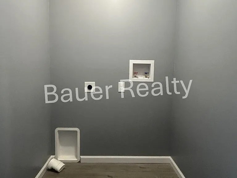 47 Grove Ave — Photo 16