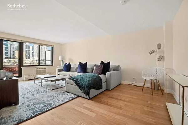 Sold by Sotheby's International Realty | media 22