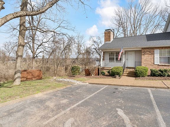2nd image of 125 Cumberland Trce