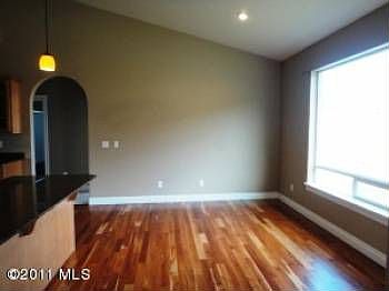 3rd image of 595 King Pl