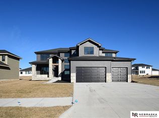 21114 Arlington St, Elkhorn, NE 68022