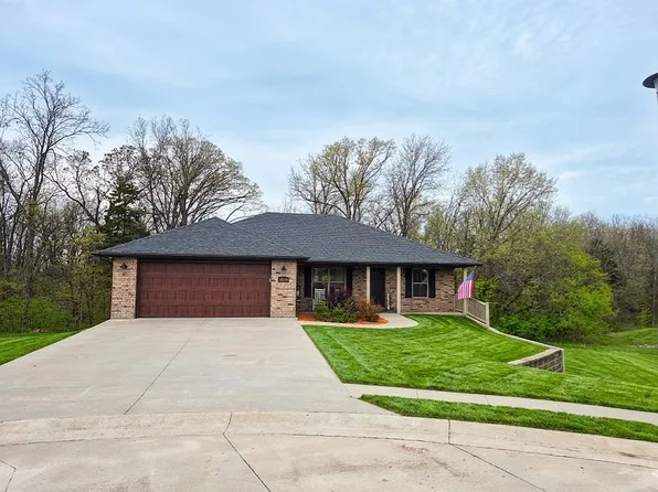 400 Zachary Ct, Holts Summit, MO 65043