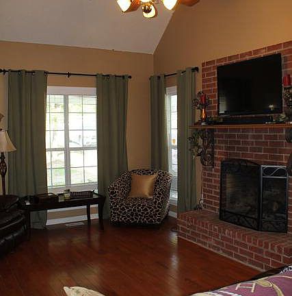 5th image of 141 Scarborough Dr