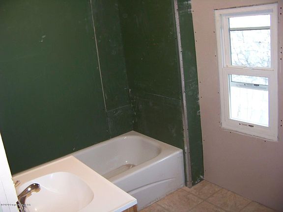 5th image of 145 Sharpe St