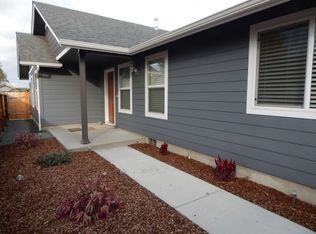 2880 SW Shimmer Ln, Grants Pass, OR 97527