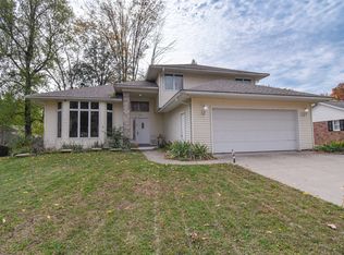 919 Holly Dr, Seymour, IN 47274