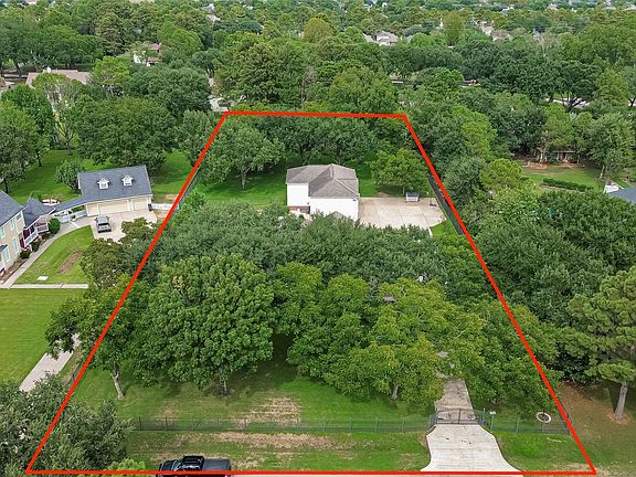 3rd image of 3019 S Saddlebrook Ln