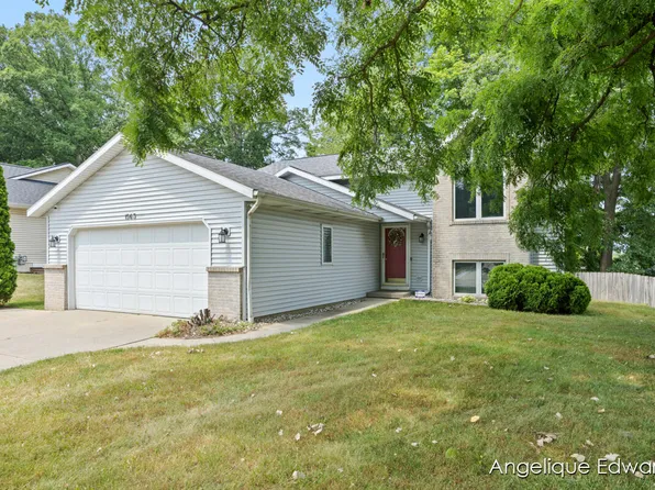 1563 Amberly Dr SE, Grand Rapids, MI 49508