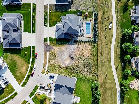 2nd image of 2812 Rivers Bend Dr E