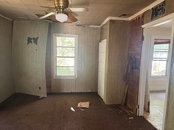 3rd image of 2403 Holmes Rd