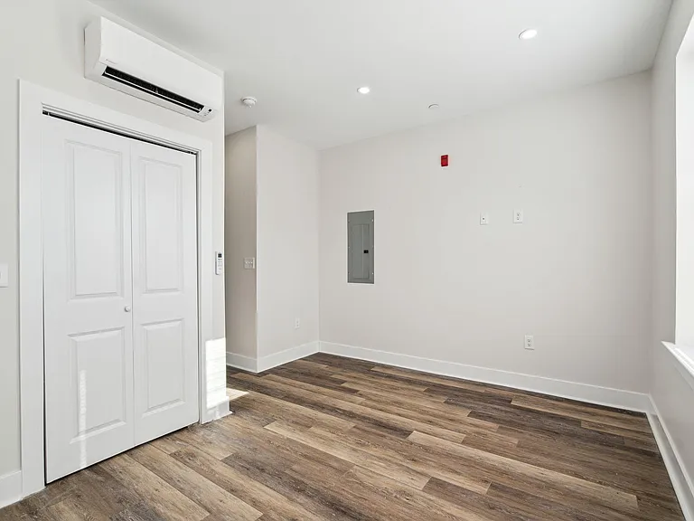 4141 Mantua Ave #2F — Photo 3