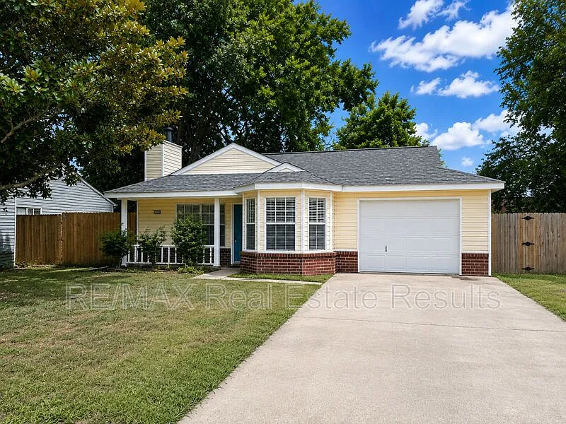 1607 N Timberline Dr