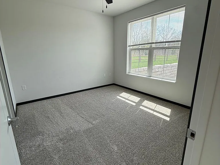 Homestead Luxury Apartments — Photo 38