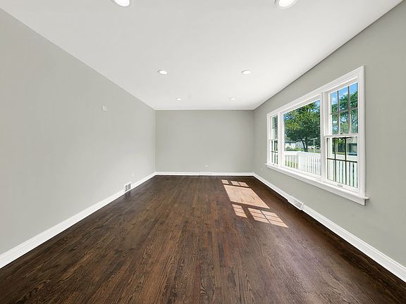 5th image of 16304 School St