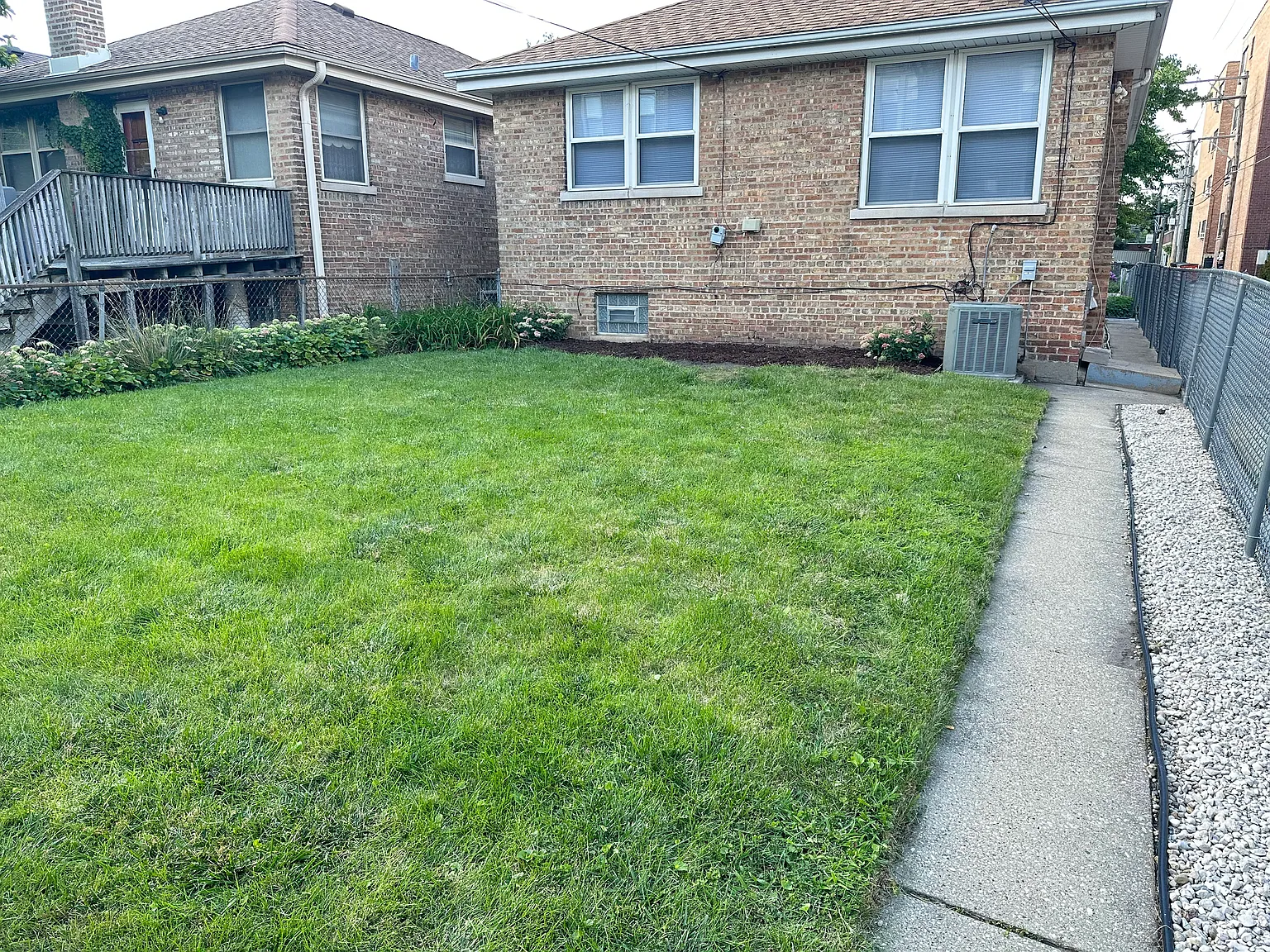 3 bed, $4,195 — Photo 2