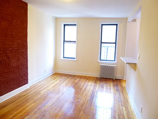 Rented by Siderow Residential Group | media 5