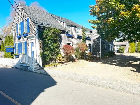 25 Simpsons Ln, Edgartown, MA 02539