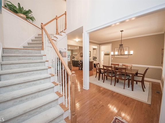 5th image of 40 Elmtree Dr
