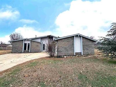 2300 Glenmore Pl, Ponca City, OK, 74601