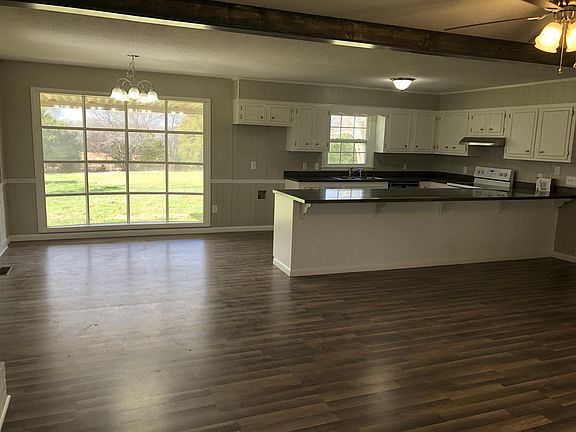 5th image of 392 Adams Rd