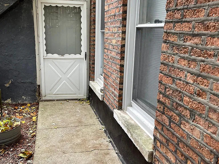 1079 N Marshfield Ave #BST — Photo 3