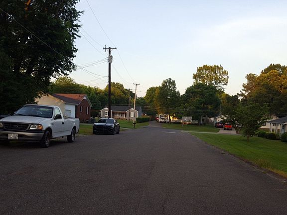 5th image of 1428 Meadowlark Dr