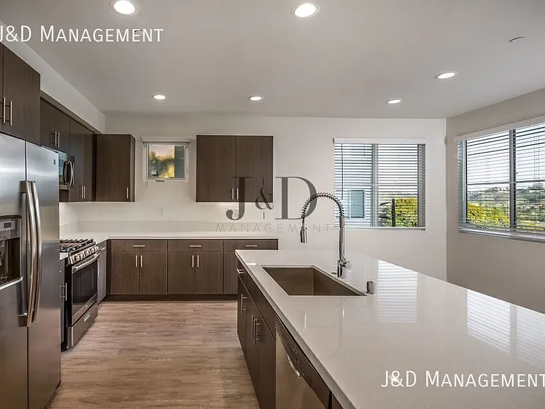 5845-5855 Riley St — Photo 25