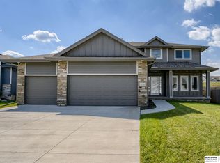 12110 Quail Dr, Bellevue, NE 68123